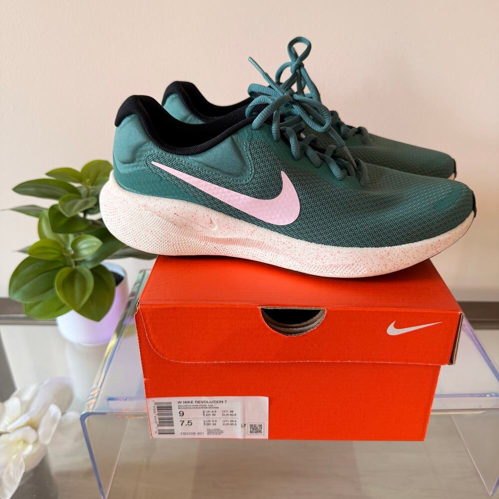 Nike Revolution 7 Women’s Running Shoes Teal Pink Size 9 New w/ Box FB2208-301